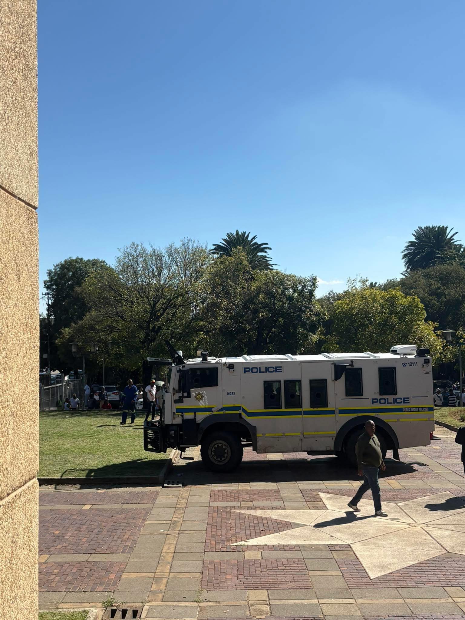 BREAKING: Matlosana Council Evacuated Amid Escalating Unrest – General Workers’ Protest Adds Fuel to Service Delivery Fire Klerksdorp, North West – Tuesday, 31 March 2026